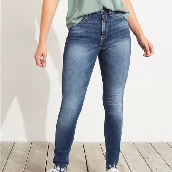 🆕⭐️ Hollister Curvy High-Rise Super Skinny Jean⭐️ - Picture 2 of 7
